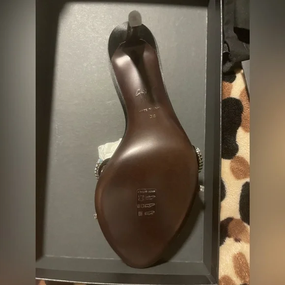 NWT GIUSEPPE ZANOTTI CIANDESTINO 90 SAN P
RASO DOPPIATO
NERO - Picture 4 of 5